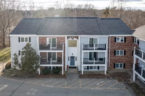 7 Chapel Hill Dr #1, Plymouth, MA 02360