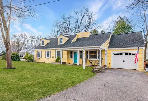 5 Rainbow Ln, Weymouth, MA 02190