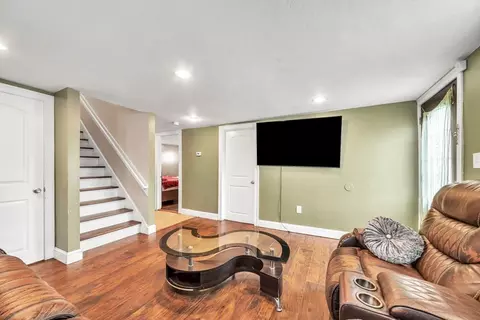 272 Mill St, Springfield, MA 01105 photo 8