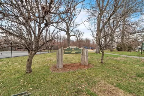 272 Mill St, Springfield, MA 01105 photo 2