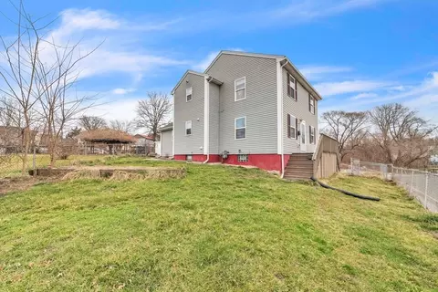 272 Mill St, Springfield, MA 01105 photo 3