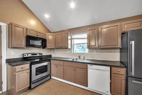 272 Mill St, Springfield, MA 01105 photo 14