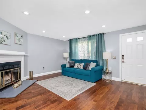 Living - 4 Apple Ridge Rd #4, Maynard, MA 01754 photo 1 of 4