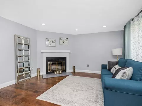 Living - 4 Apple Ridge Rd #4, Maynard, MA 01754 photo 2 of 4