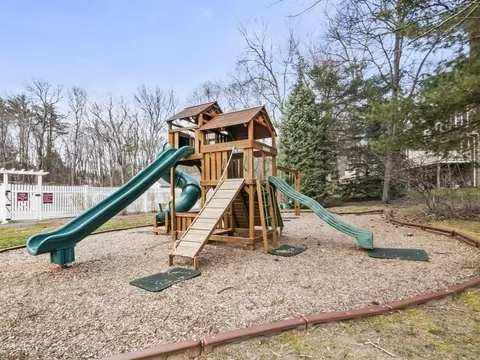 Exterior - 4 Apple Ridge Rd #4, Maynard, MA 01754 photo 9 of 10