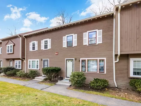 Exterior - 4 Apple Ridge Rd #4, Maynard, MA 01754 photo 4 of 10