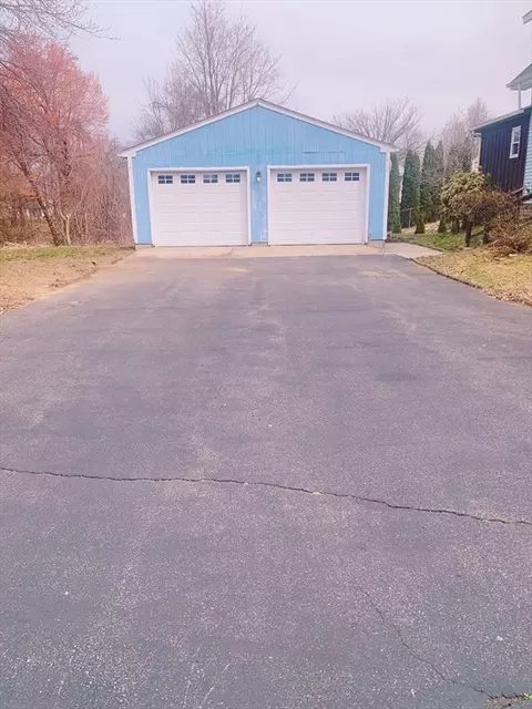 Exterior - 34 Montclair St, Chicopee, MA 01013 photo 4 of 5