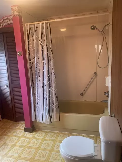 Bath - 34 Montclair St, Chicopee, MA 01013 photo 2 of 3