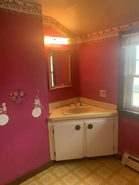 Bath - 34 Montclair St, Chicopee, MA 01013 photo 3 of 3