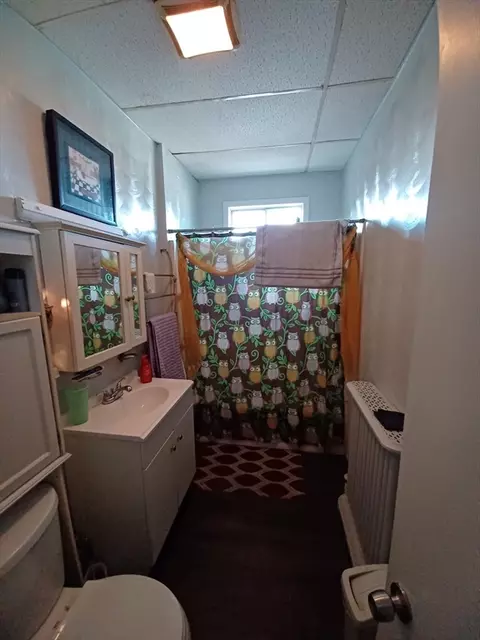 Bath - 76 Providence St, Worcester, MA 01604 photo 1 of 1