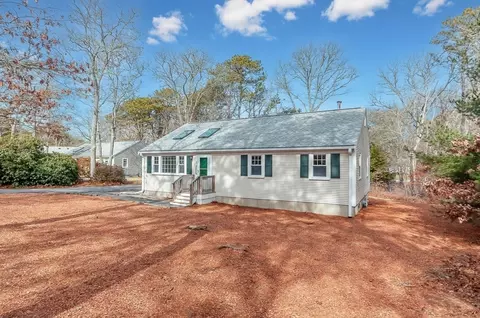 37 Gia Ln, Mashpee, MA 02649 photo 2