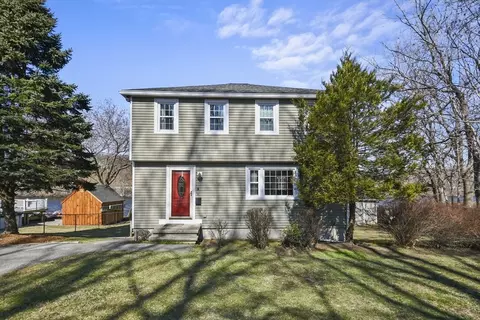 3 Meghann Ln, Lowell, MA 01852