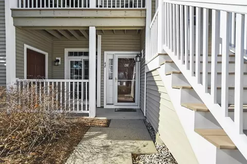 42 Bradford Commons Ln #42, Braintree, MA 02184