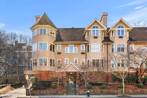 626 Washington St #1, Brookline, MA 02446