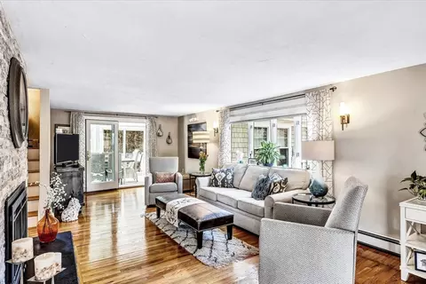 Living - 138 Whippoorwill Cir, Mashpee, MA 02649 photo 2 of 4