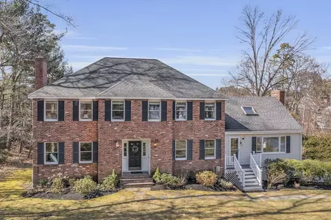 118 Chestnut St, Concord, MA 01742