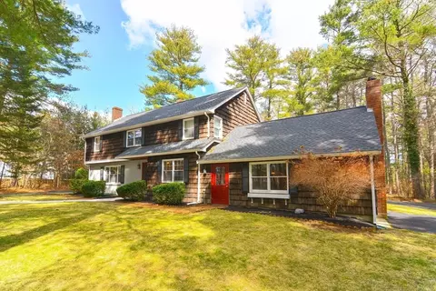 8 Sharon Ave, Norfolk, MA 02056