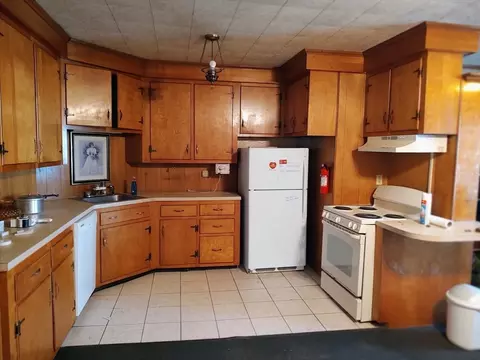 182 Suffolk St, Fall River, MA 02720 photo 9