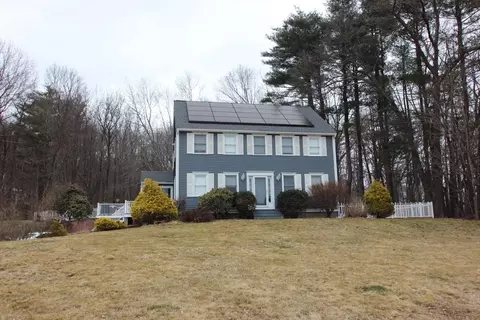 4 Country Ln, Amesbury, MA 01913