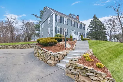 7 Kings Row Ln, Framingham, MA 01701