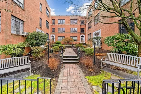 341 Tappan St #3, Brookline, MA 02445