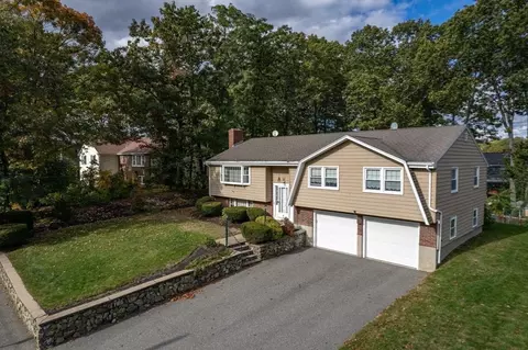 55 Pigeon Ln, Waltham, MA 02452