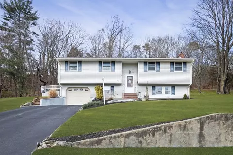 6 Edgehill Rd, Peabody, MA 01960