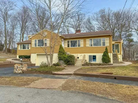 14 Browning Ter, Reading, MA 01867 photo 4