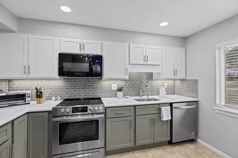 21 Beals Cv #E, Hingham, MA 02043