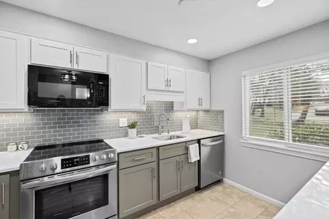 21 Beals Cv #E, Hingham, MA 02043 photo 2