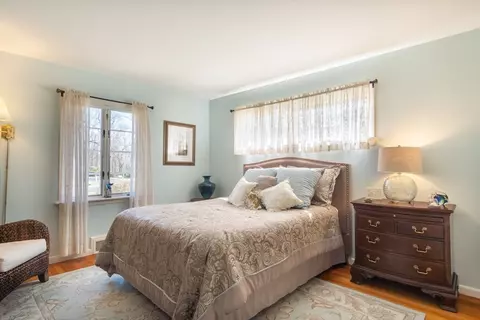 Bedroom - 76 Ridgeway Cir, Springfield, MA 01118 photo 3 of 4