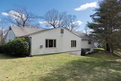Exterior - 76 Ridgeway Cir, Springfield, MA 01118 photo 4 of 5
