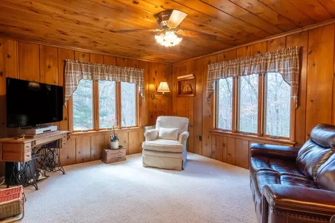 Living - 76 Ridgeway Cir, Springfield, MA 01118 photo 4 of 4