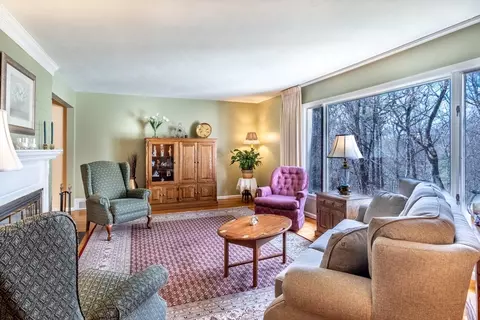 Living - 76 Ridgeway Cir, Springfield, MA 01118 photo 1 of 4