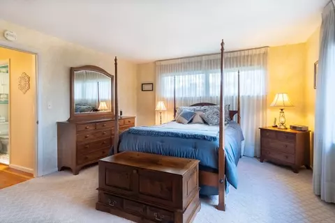 Bedroom - 76 Ridgeway Cir, Springfield, MA 01118 photo 2 of 4