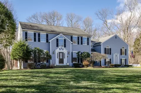 6 Oakcrest Rd, Hingham, MA 02043