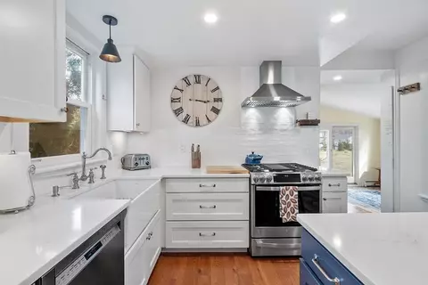 26 Arbor St, Wenham, MA 01984