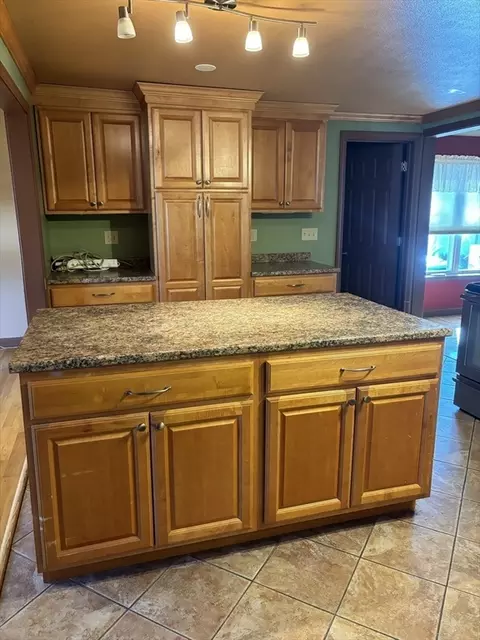 27 Aspen Rd, Springfield, MA 01128 photo 5