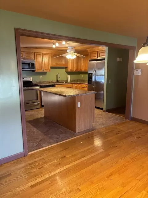 27 Aspen Rd, Springfield, MA 01128 photo 4
