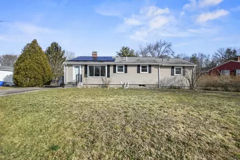 66 Wedgewood Dr, Holliston, MA 01746