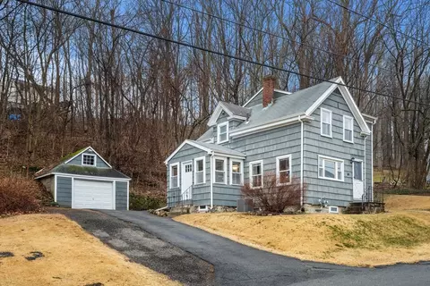 60 Linwood St, Haverhill, MA 01830