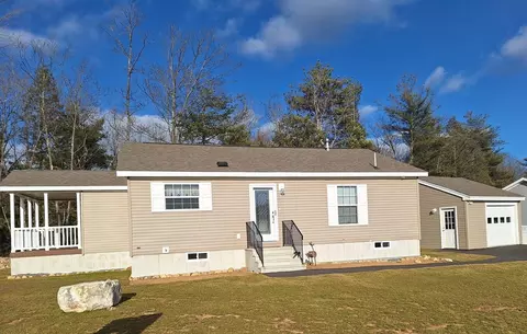 30 Topaz Ter, Gardner, MA 01440
