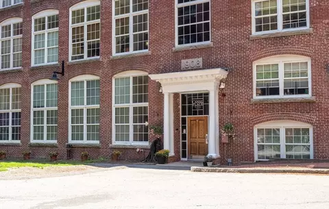 200 Market St #3008, Lowell, MA 01852