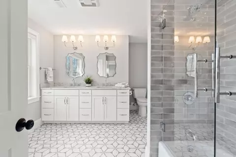 Bath - 460 Pearl St, Reading, MA 01867 photo 3 of 7