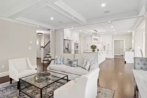 Living - 460 Pearl St, Reading, MA 01867 photo 1 of 5
