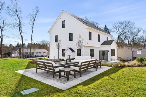 Exterior - 460 Pearl St, Reading, MA 01867 photo 3 of 4
