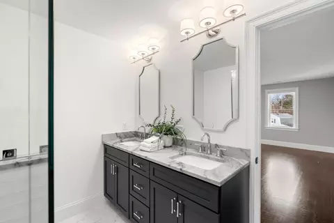 Bath - 460 Pearl St, Reading, MA 01867 photo 2 of 7