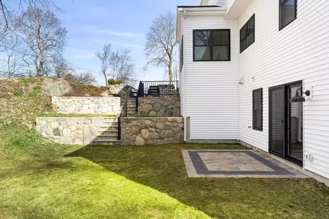 Exterior - 460 Pearl St, Reading, MA 01867 photo 4 of 4