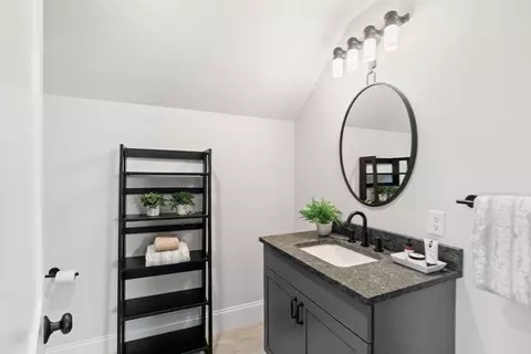 Bath - 460 Pearl St, Reading, MA 01867 photo 6 of 7