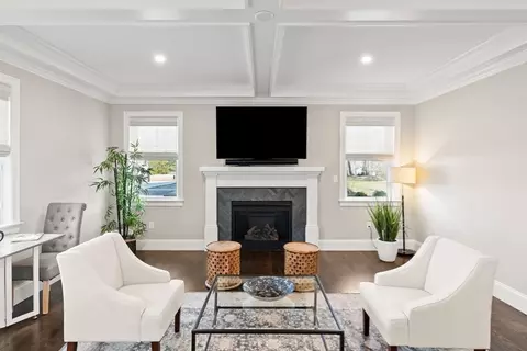Living - 460 Pearl St, Reading, MA 01867 photo 5 of 5